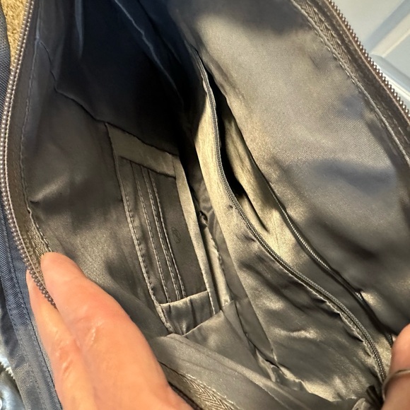 Tracker crossbody bag - Picture 4 of 4